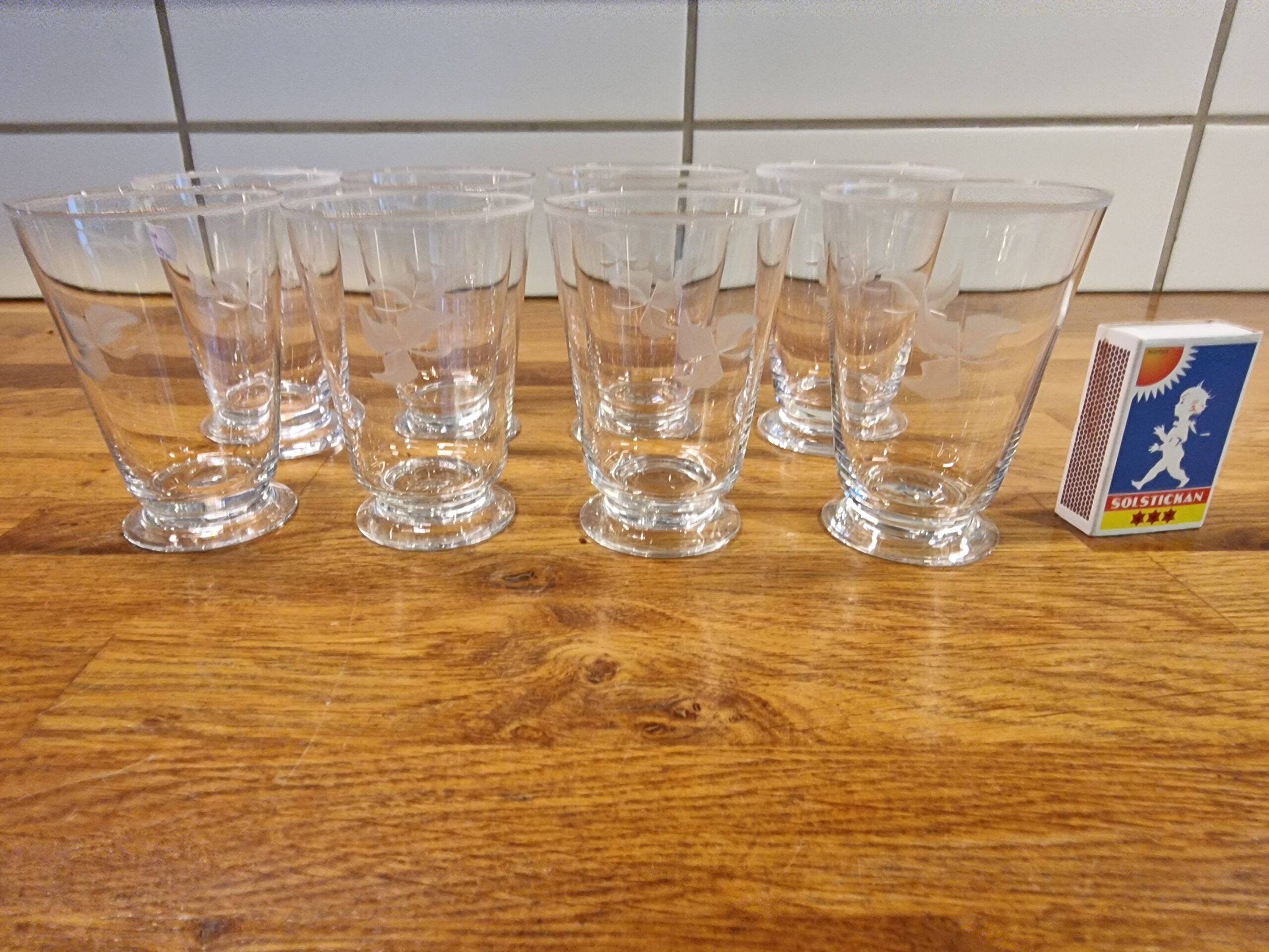 4404) Seltersglas 8 st. 80 kr.