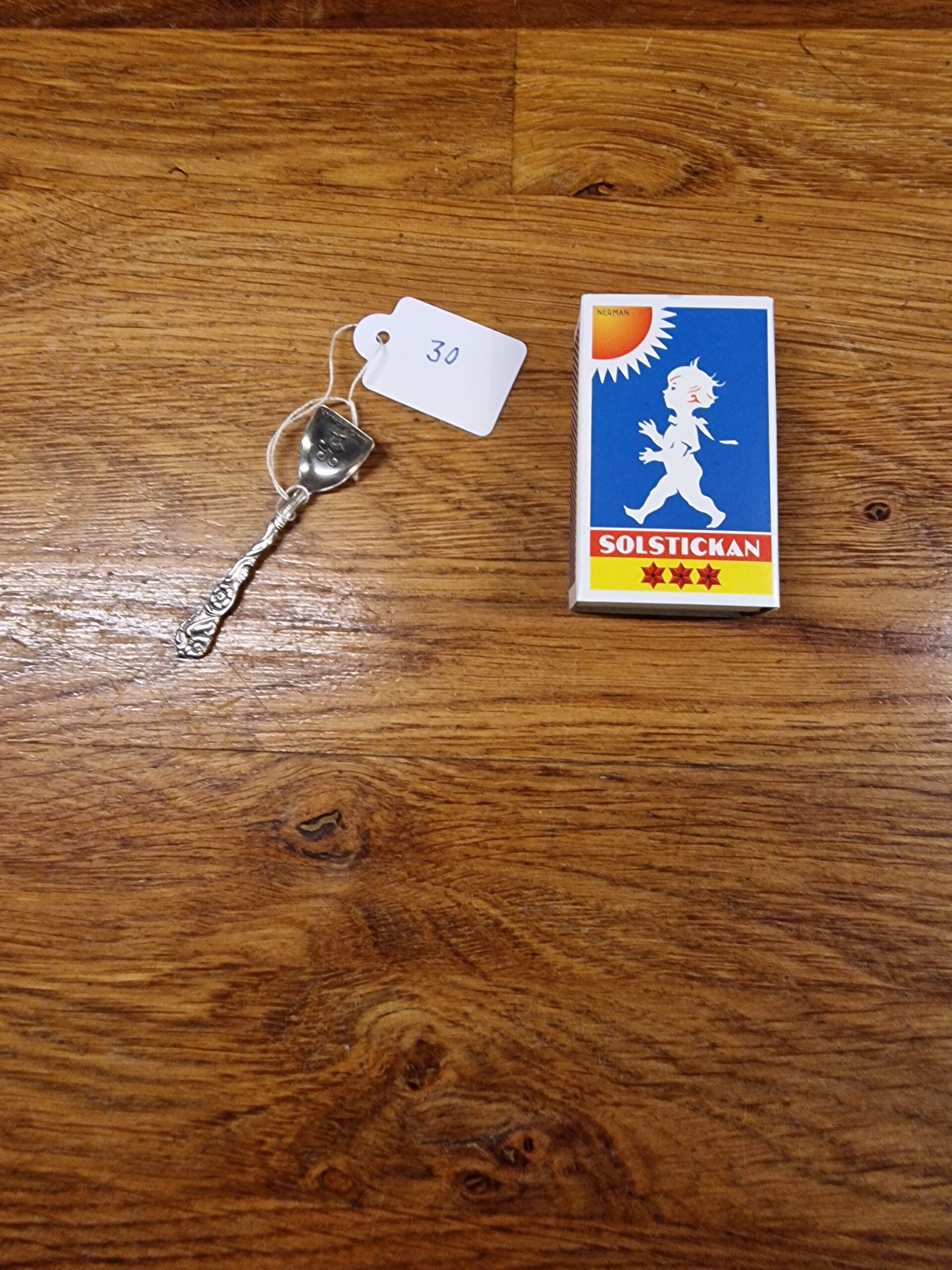 5521) Nils Johan saltsked 30 kr. Reserverad.