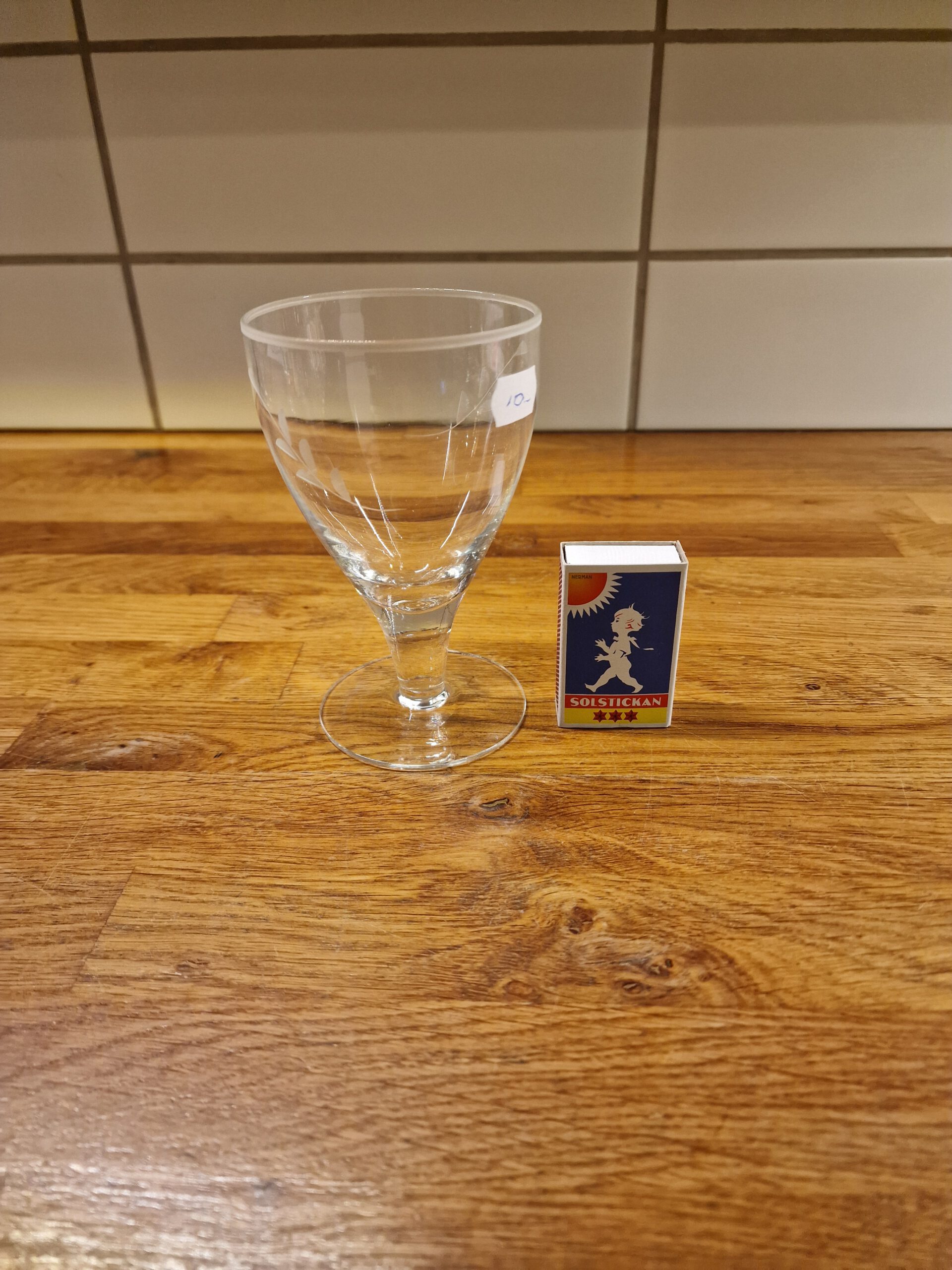 3077) Vinglas 10 kr.