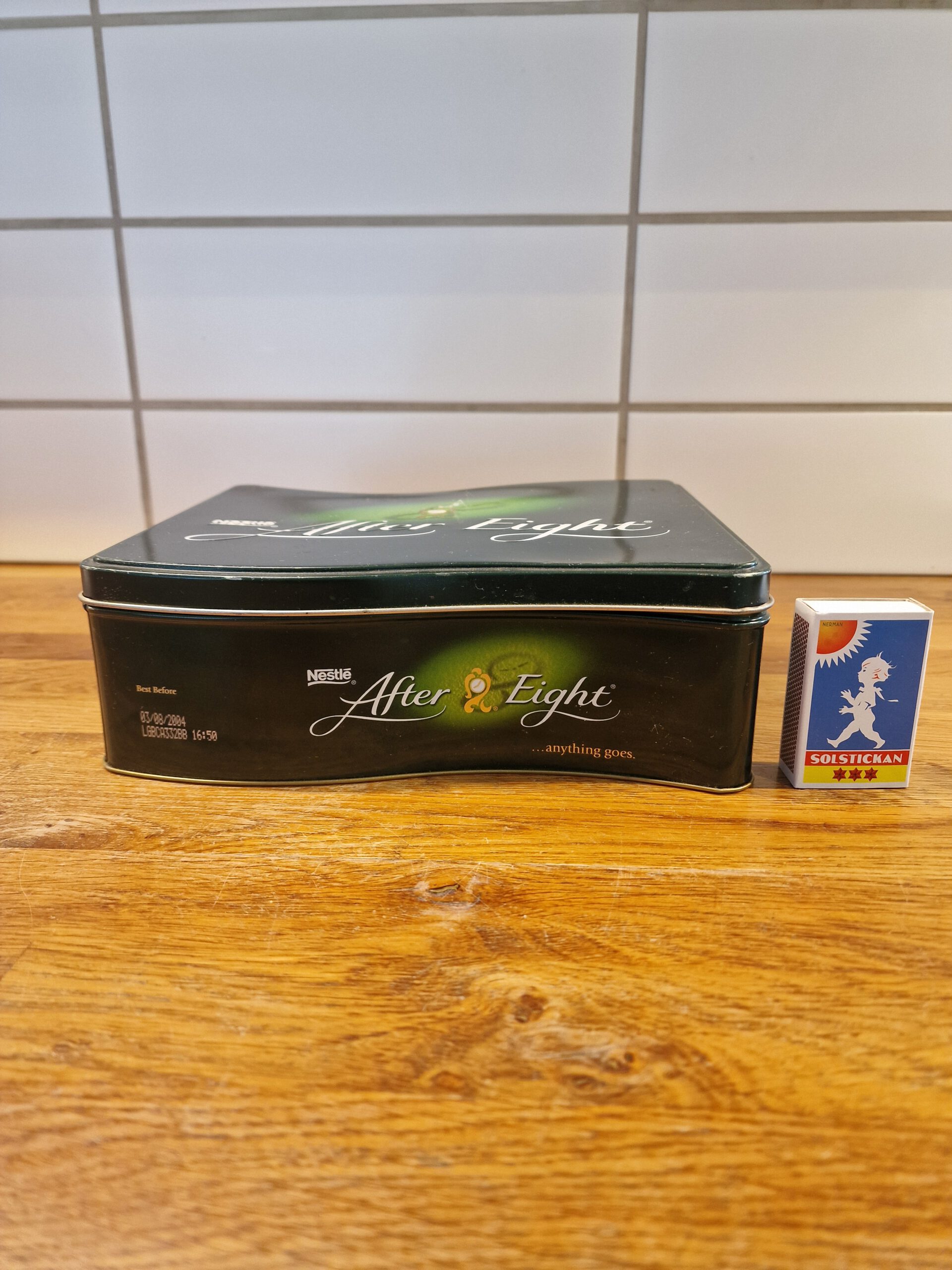 5762) Plåtburk 20 kr.
